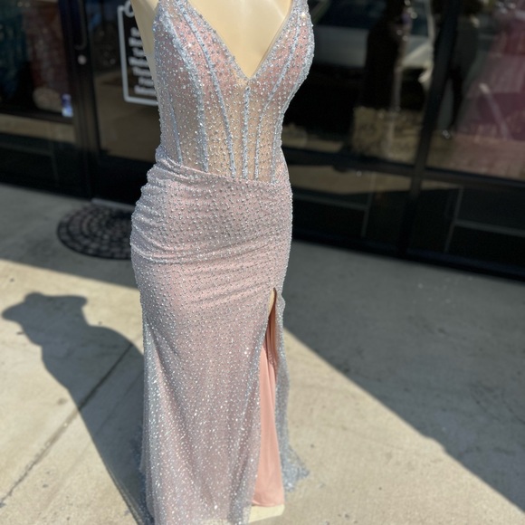 Size 68 small prom/ formal gown